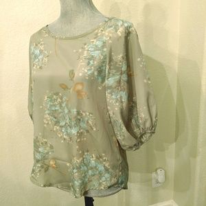 LC LAUREN CONRAD flowy floral blouse puffy sleeves